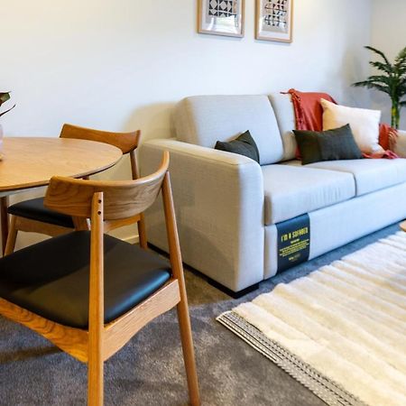 1 Bedroom 1 Bath, Executive Escape, Northlands Mall Крайстчърч Екстериор снимка