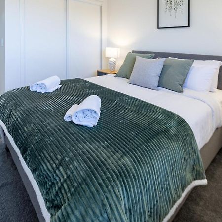 1 Bedroom 1 Bath, Executive Escape, Northlands Mall Крайстчърч Екстериор снимка