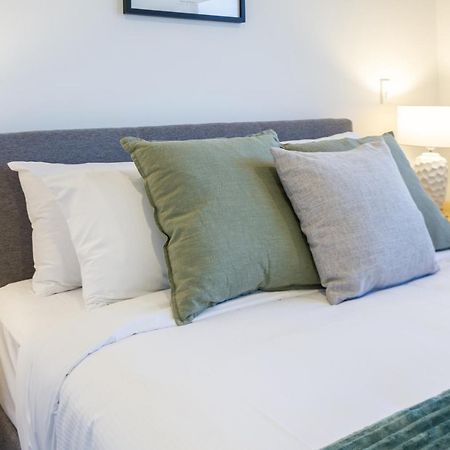 1 Bedroom 1 Bath, Executive Escape, Northlands Mall Крайстчърч Екстериор снимка